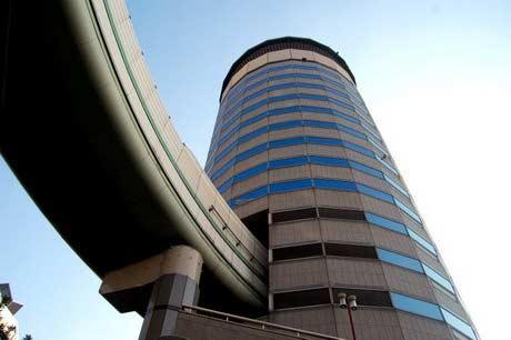 吳江樓市網(wǎng)：高速路竟然穿樓而過(guò) 你見過(guò)嗎？