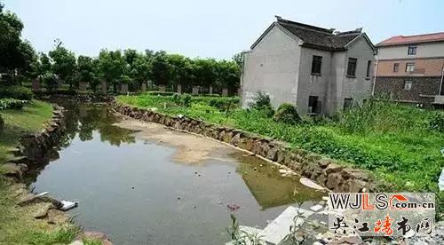 吳江瑞景國際一釘子戶被別墅包圍 “堅(jiān)挺”兩年仍未拆!
