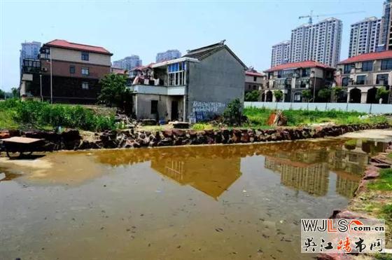 吳江瑞景國際一釘子戶被別墅包圍 “堅(jiān)挺”兩年仍未拆!
