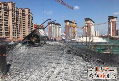突發(fā)!江蘇碧桂園一在建別墅區(qū)突發(fā)大火 現(xiàn)場濃煙滾滾