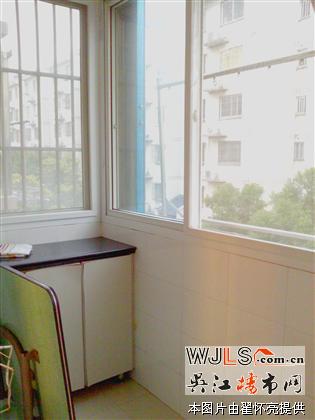 梅石小區(qū)精裝三房帶汽車(chē)庫(kù)拎包入住