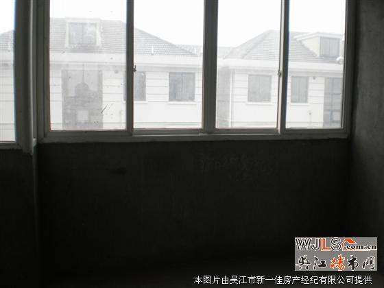 山湖花園五區(qū)全新毛坯 帶大自行車庫