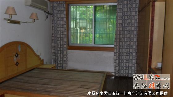 愛(ài)德雙語(yǔ)小學(xué)學(xué)區(qū)一樓有院子是二期的