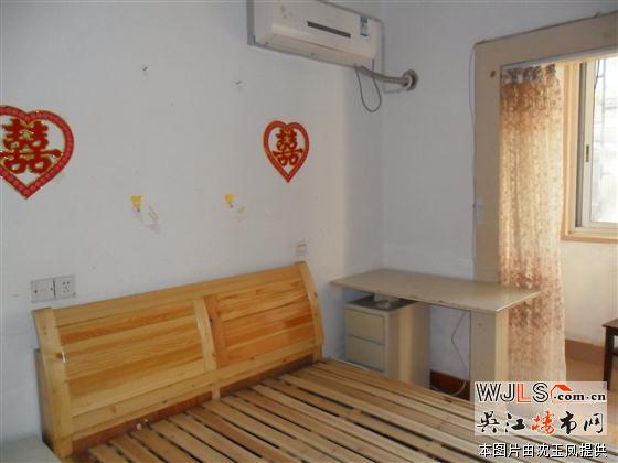 【】步行街附近市中心陽(yáng)光好全裝家電齊全靠近人民醫(yī)院萬(wàn)亞步行街購(gòu)物出入方便。