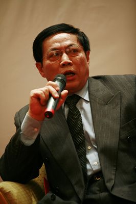 地產(chǎn)四大腕解讀房產(chǎn)形勢 自發(fā)學(xué)做“豬堅強(qiáng)”