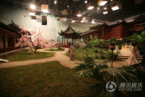 “怡紅春曉數(shù)”字基地開(kāi)拍 紅樓夢(mèng)場(chǎng)景曝光(圖)