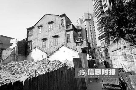 鰲洲外街37號房主成為南華西拆遷改造中唯一的“釘子戶”,危改辦協(xié)商未果只好提請仲裁。